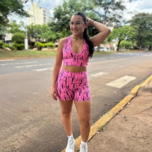 Calza corta y top rosa