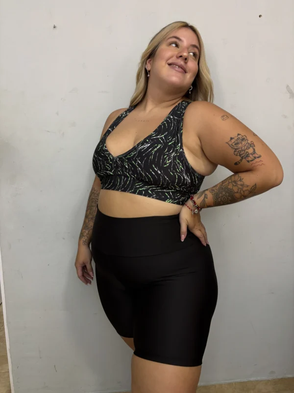 Calza biker + top estampado negro/verde