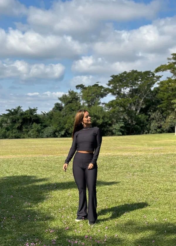 Croptop negro manga larga