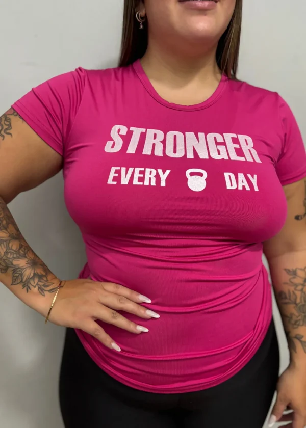 Remera stronger rosa