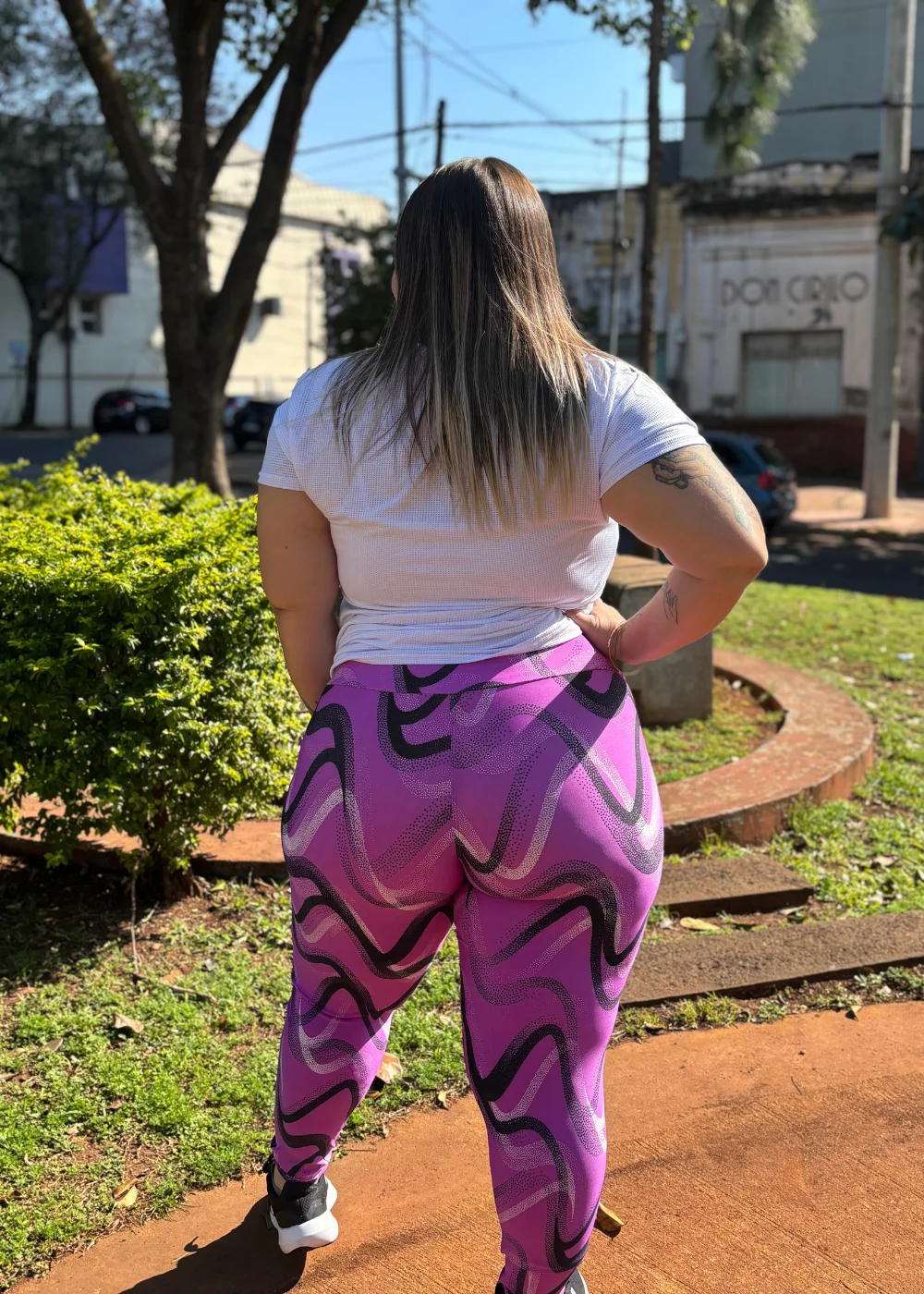 La modelo tiene puesto en talle P PLUS/XXL